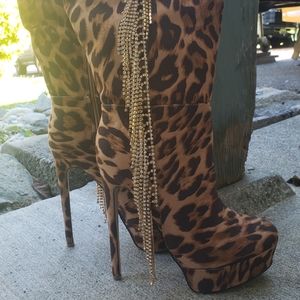 Cha-Ching Chain Fringe Boot